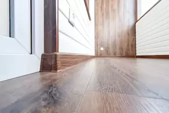 Дизайнерская отделка ламинатом с вагонкой под покраску