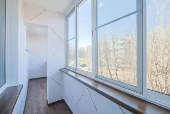 Отделка пластиковыми панелями прямой лоджии